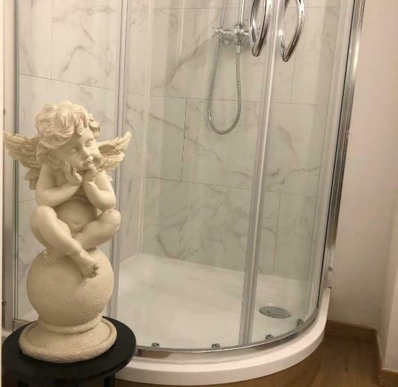 민박 Love Nest Versailles   Unique Louis Xiv Decoration   Calm Location Right In City Center