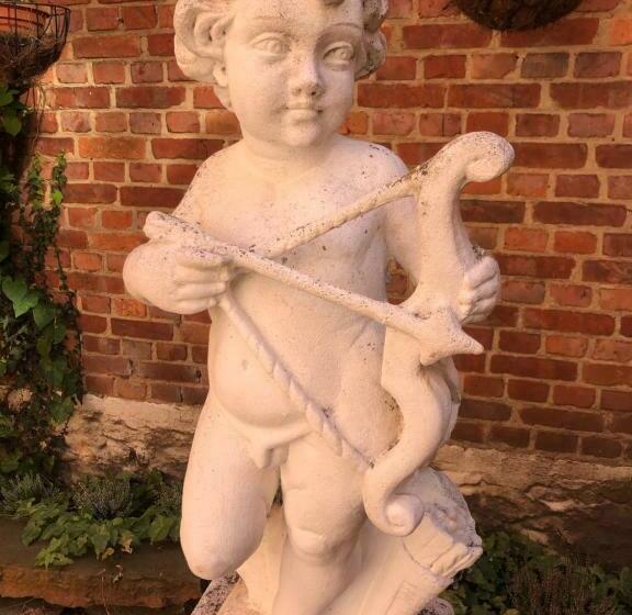 민박 Love Nest Versailles   Unique Louis Xiv Decoration   Calm Location Right In City Center