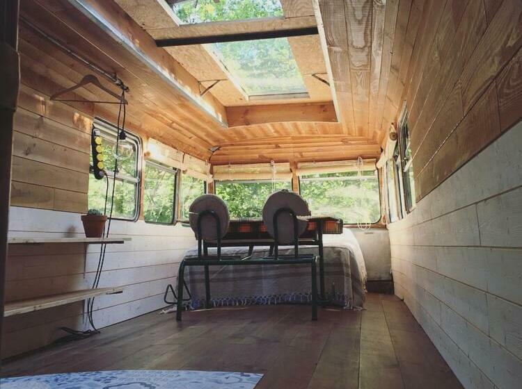 هتل Cosmic English Bus 2 Floor