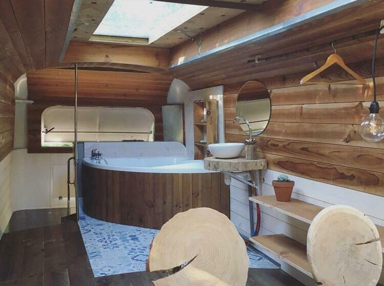 هتل Cosmic English Bus 2 Floor