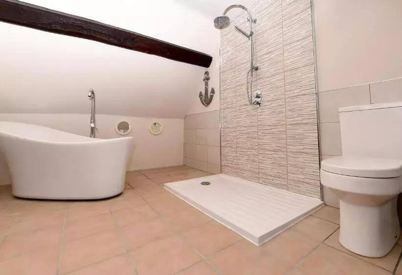 Hotelli Ye Olde Punchbowl Country Inn & Gardens