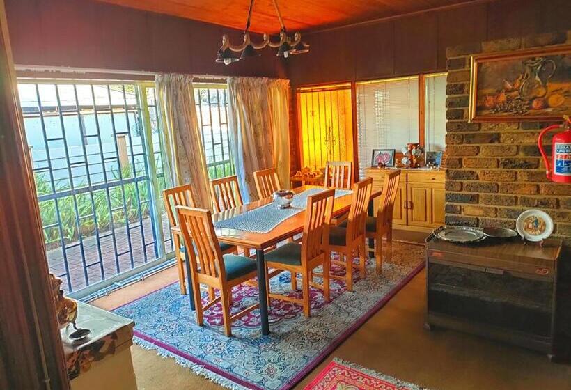 Bed & Breakfast Accommodation@42 Capital