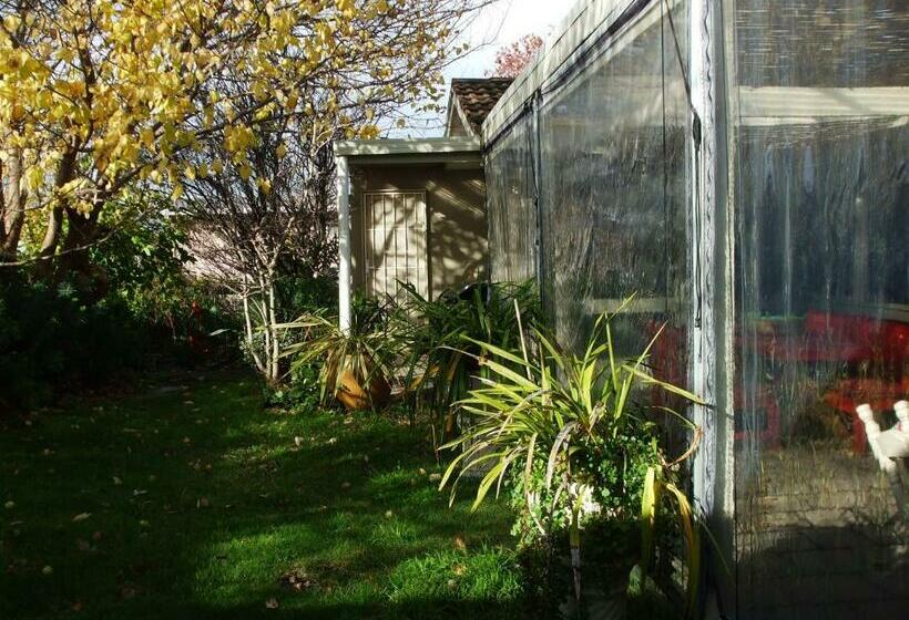 住宿加早餐 At The Gallery