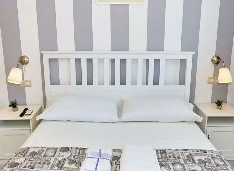 تختخواب و صبحانه Criselle