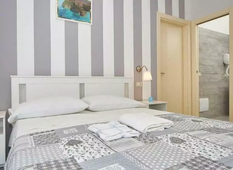 تختخواب و صبحانه Criselle