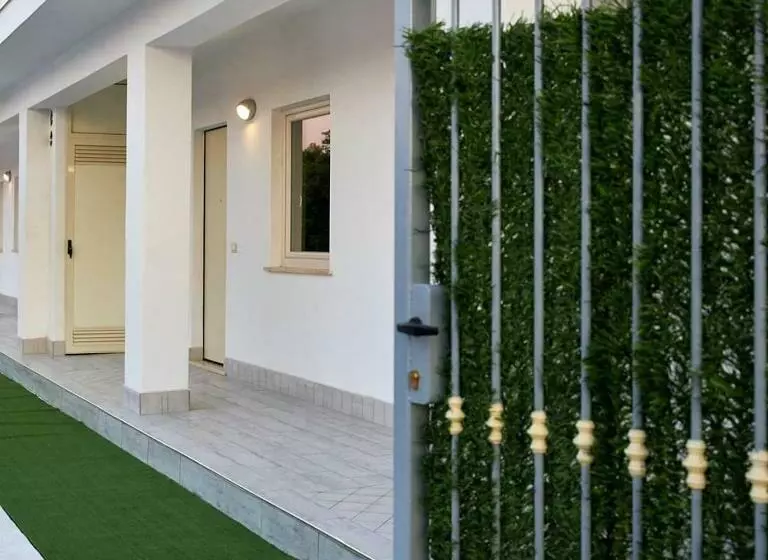 تختخواب و صبحانه Criselle