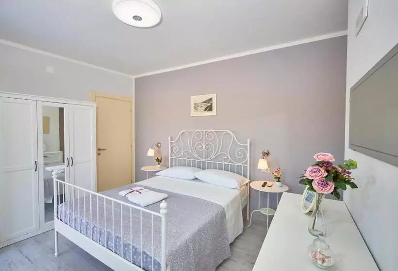 تختخواب و صبحانه Criselle