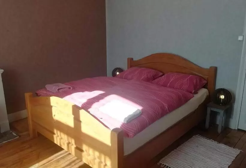 ベッドアンドブレックファースト Thunder Roadhouse