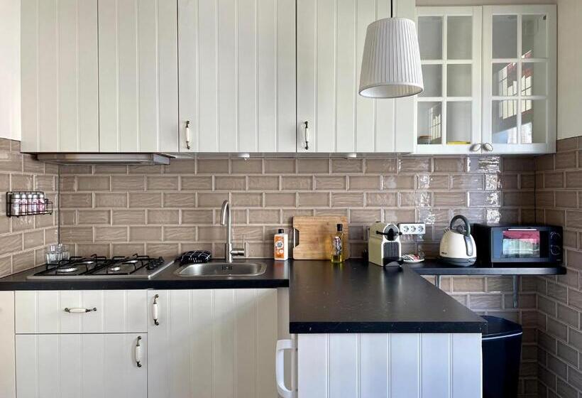 تختخواب و صبحانه Toast By Night