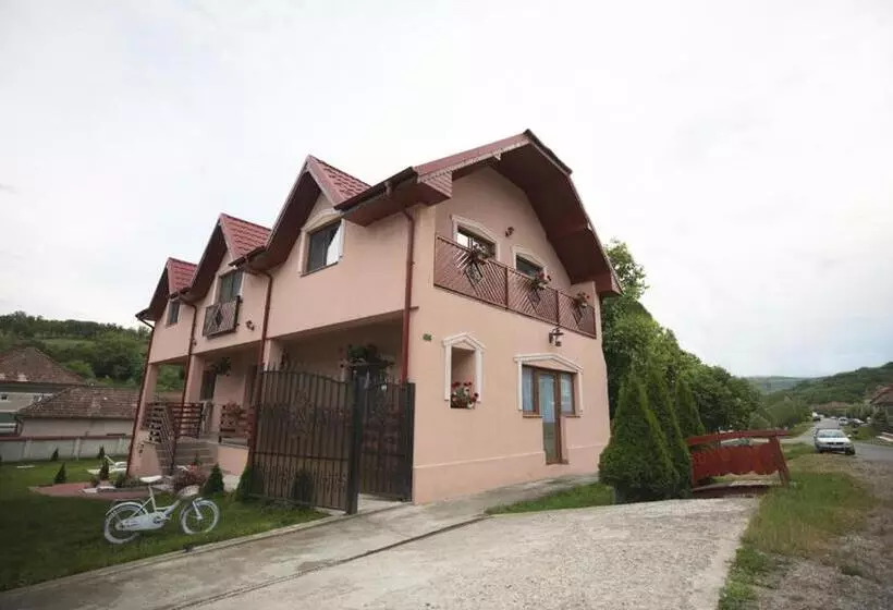 Majatalo Muskatli Panzio Sic