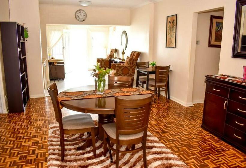 פנסיון Villa Palesa Guesthouse