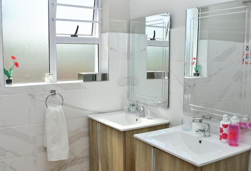 פנסיון Villa Palesa Guesthouse