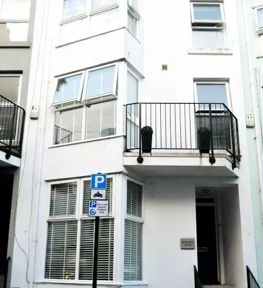 پانسیون Beachside House