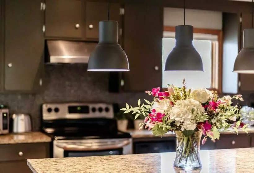 ペンション Small Batch Lodging