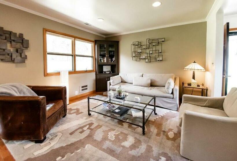 펜션 Small Batch Lodging