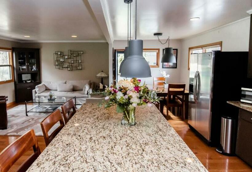 펜션 Small Batch Lodging