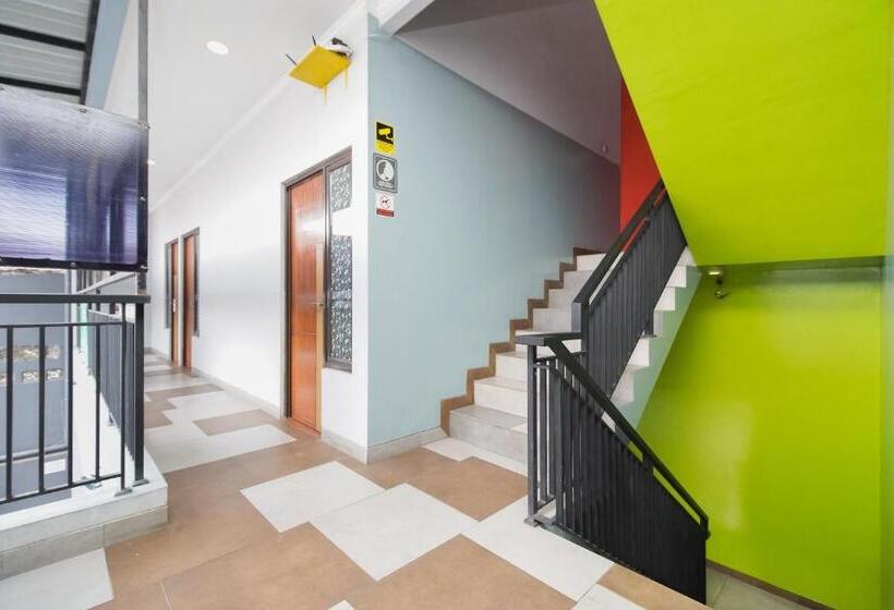 Urbanview Hotel Arafuru Residence Duren Sawit