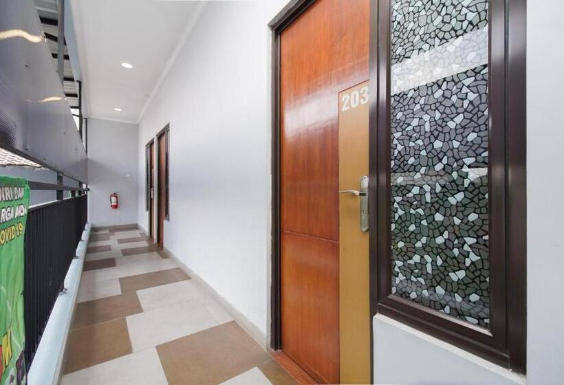 Urbanview Hotel Arafuru Residence Duren Sawit