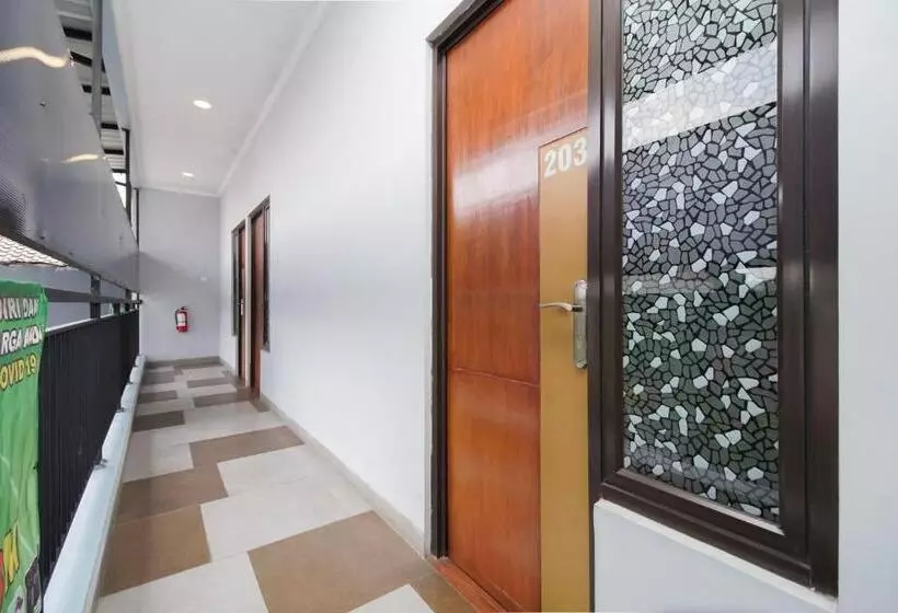 Urbanview Hotel Arafuru Residence Duren Sawit