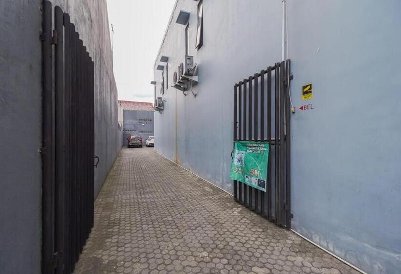 Urbanview Hotel Arafuru Residence Duren Sawit