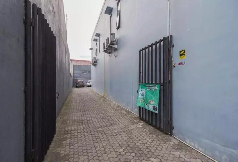 Urbanview Hotel Arafuru Residence Duren Sawit