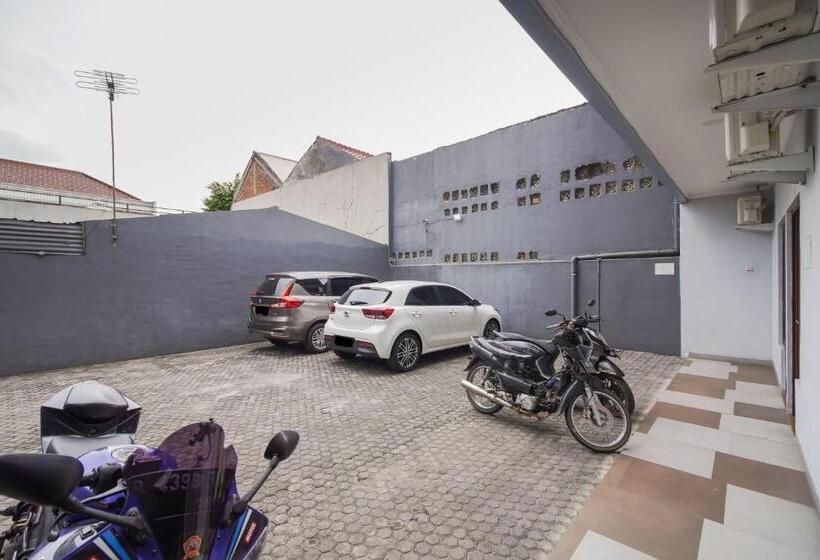 Urbanview Hotel Arafuru Residence Duren Sawit