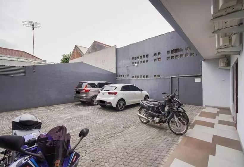 Urbanview Hotel Arafuru Residence Duren Sawit