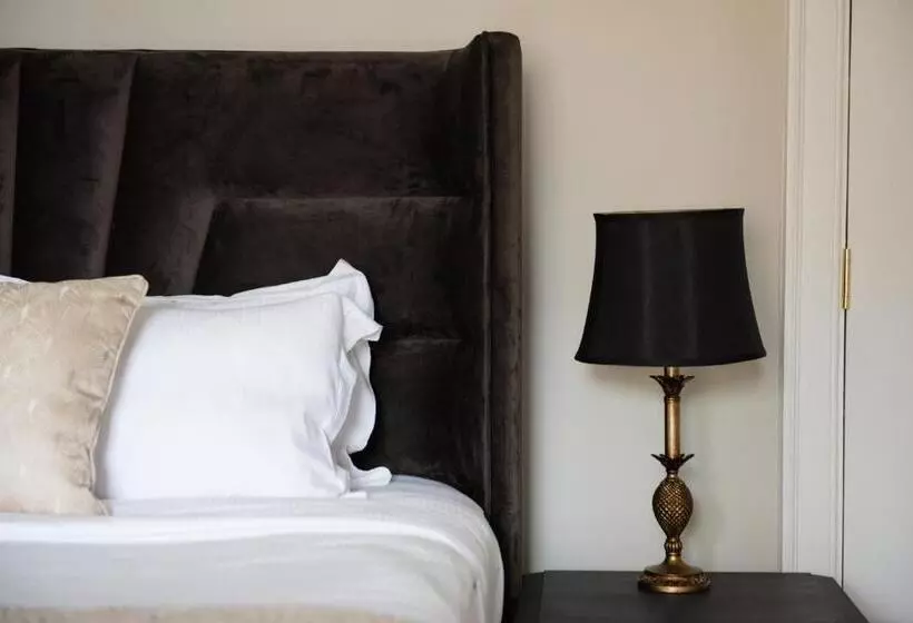 Hotelli The Cross Keys Sherborne