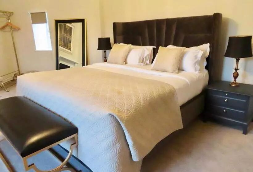 Hotelli The Cross Keys Sherborne