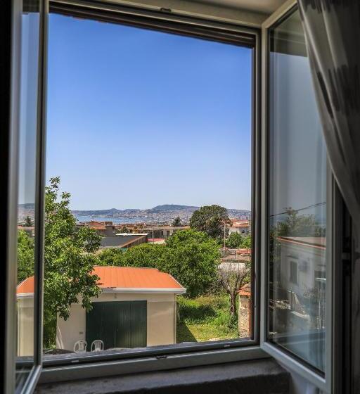 تختخواب و صبحانه Bella Mbriana