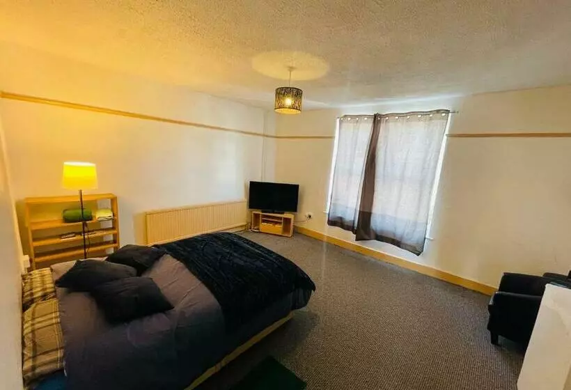 تختخواب و صبحانه Shous Guest House
