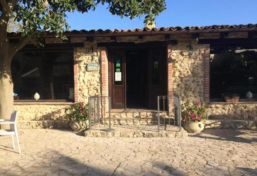 Отель Agriturismo Roba Degli Ulivi