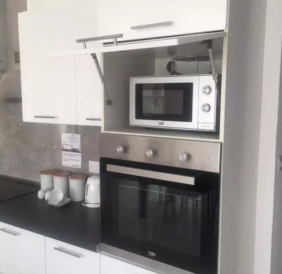 پانسیون Belvedere Airport Suites