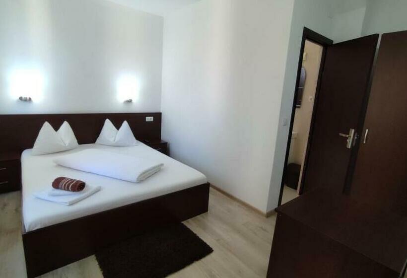 پانسیون Casa Laur