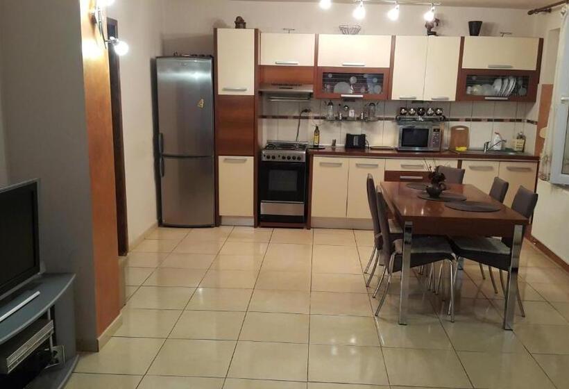 پانسیون Casa Laur