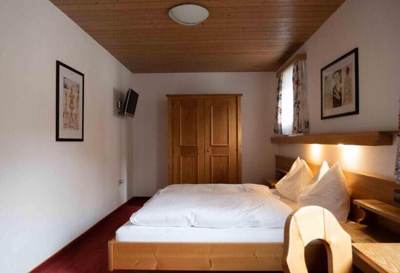 ペンション Haus Tanneck