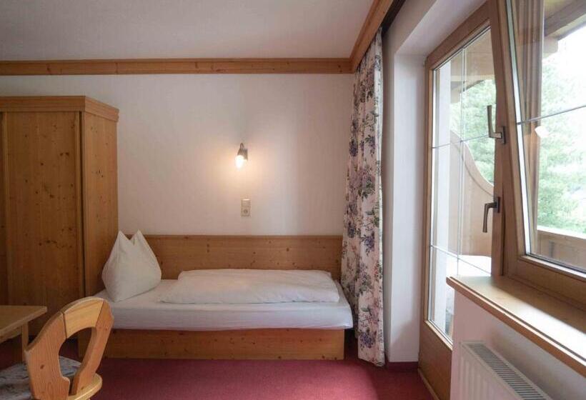 ペンション Haus Tanneck