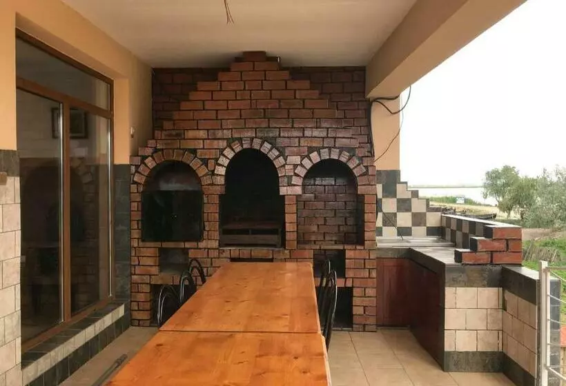 پانسیون Lake View