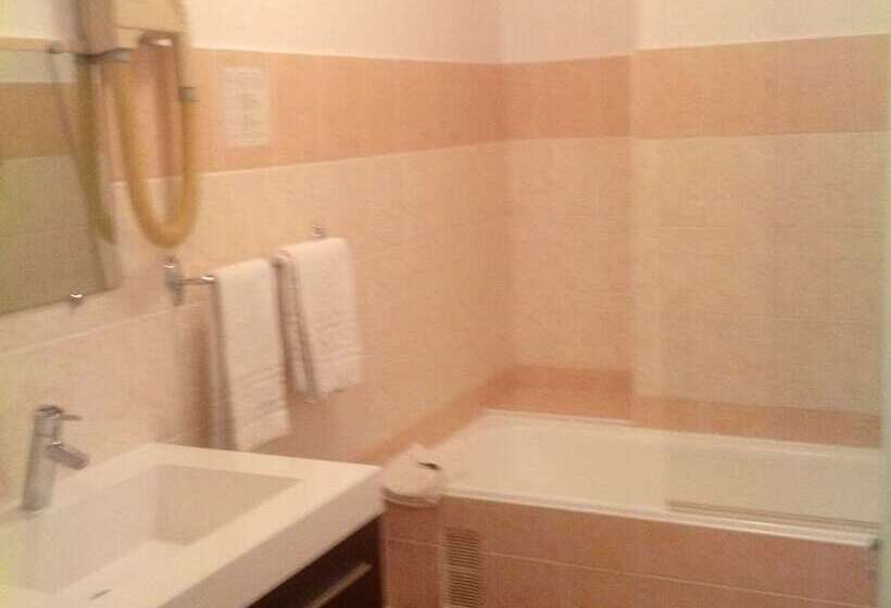 Brit Hotel Magdalena