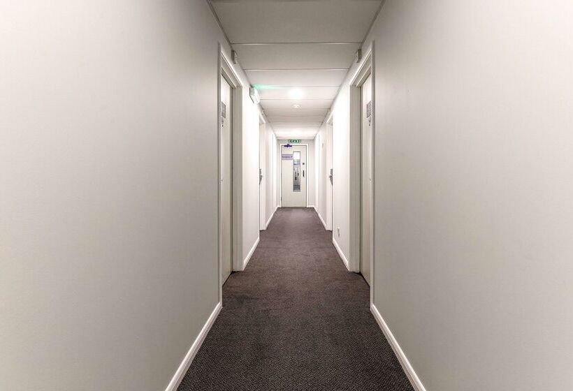 هتل Days Inn London Stansted Airport