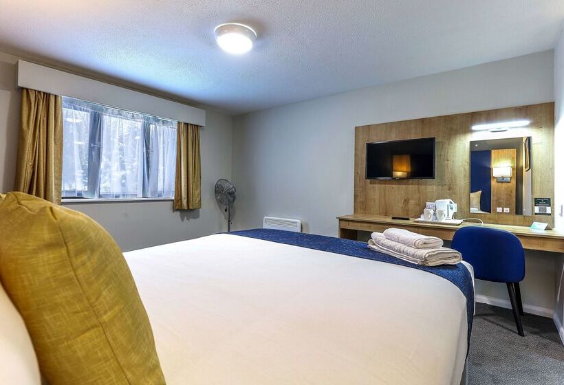 هتل Days Inn London Stansted Airport