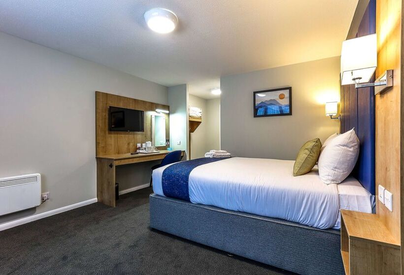هتل Days Inn London Stansted Airport