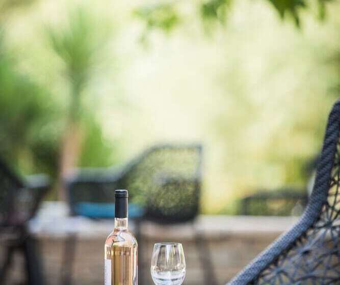 Отель Le Domaine Du Colombier