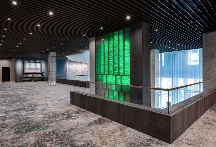 هتل Doubletree By Hilton  Novosibirsk