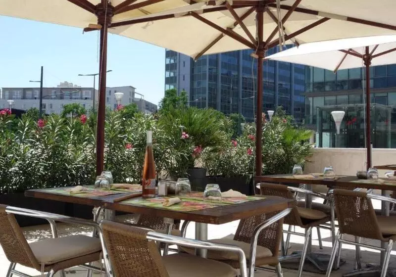 호텔 Ibis Marseille Centre Euromed