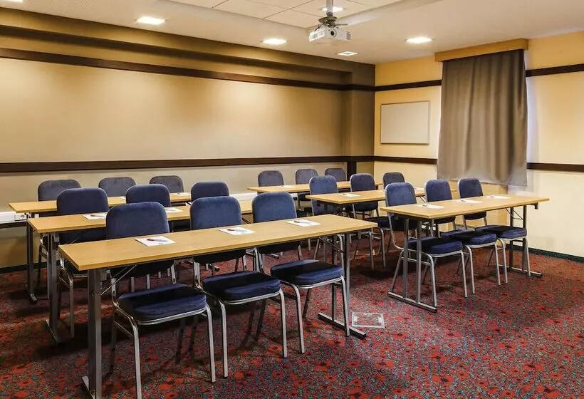 בית מלון כפרי Ibis Samara