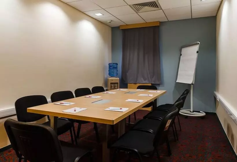 בית מלון כפרי Ibis Samara