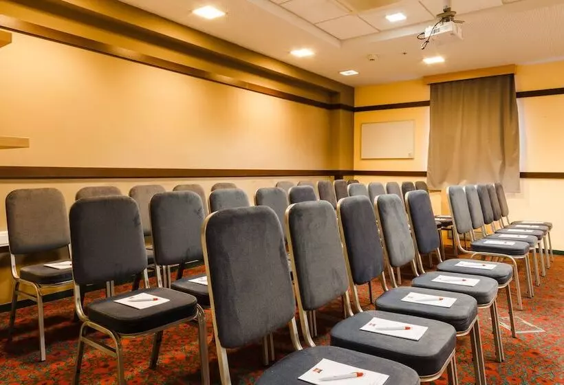 בית מלון כפרי Ibis Samara