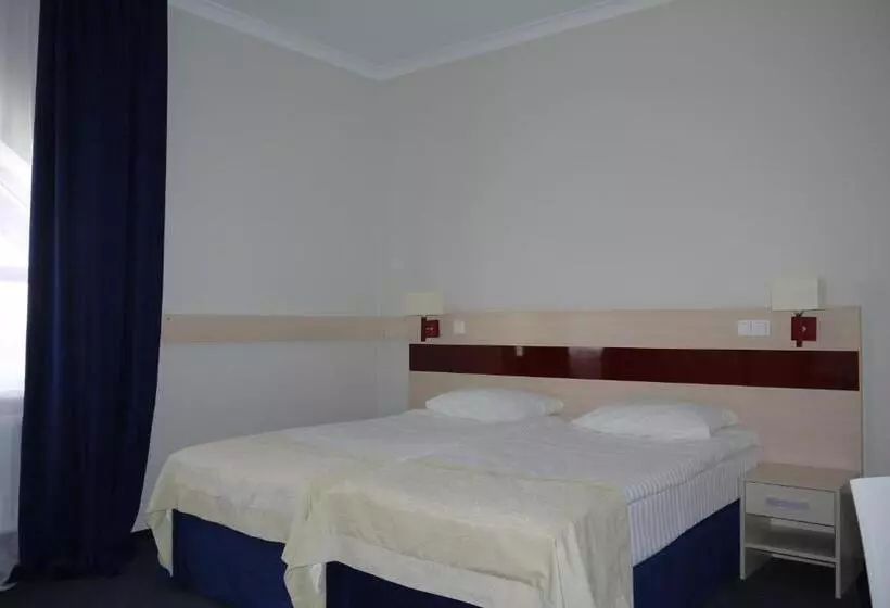 酒店 Optima Pochayiv