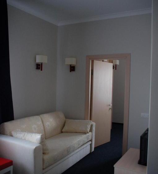 ホテル Optima Pochayiv